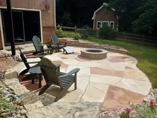 Natural flagstone patio design